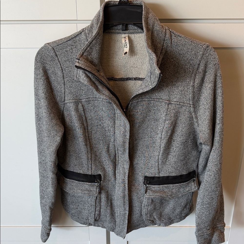 Cute! Women's Gray Knit Utility Jacket with Zip Pockets